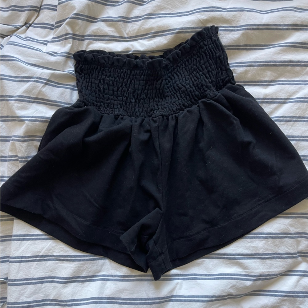 South Boutique Black Ruffle Short / Large